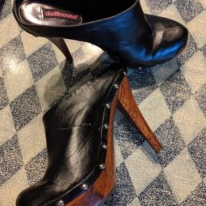 Dollhouse black platform heels